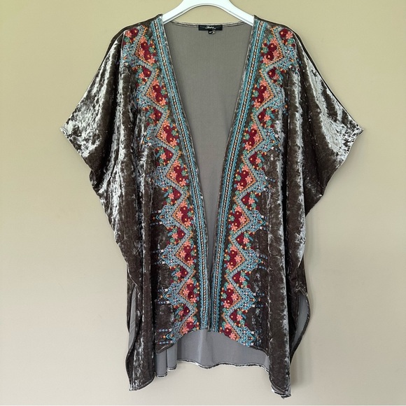ANDREE BY UNIT Sweaters - Andree Embroidered Crushed Velvet Kimono Boho Duster Women L Grey Floral Hippie